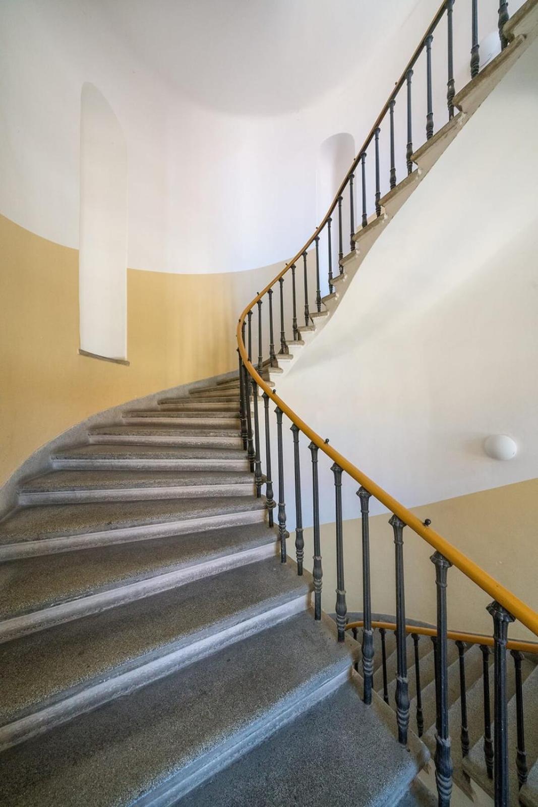 Quiet City Center Apartment In Hip & Foodie Area Praha Eksteriør bilde
