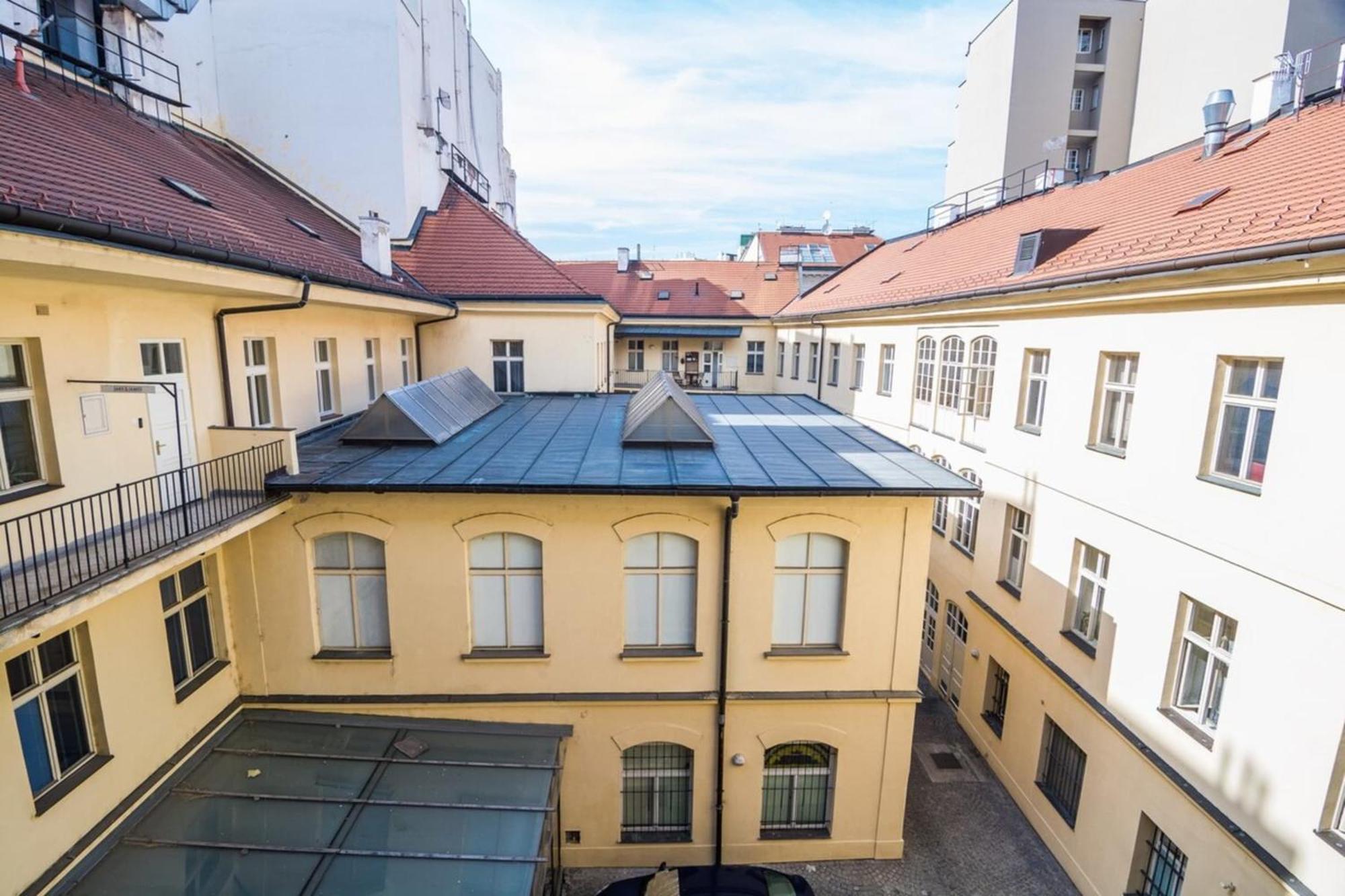 Quiet City Center Apartment In Hip & Foodie Area Praha Eksteriør bilde