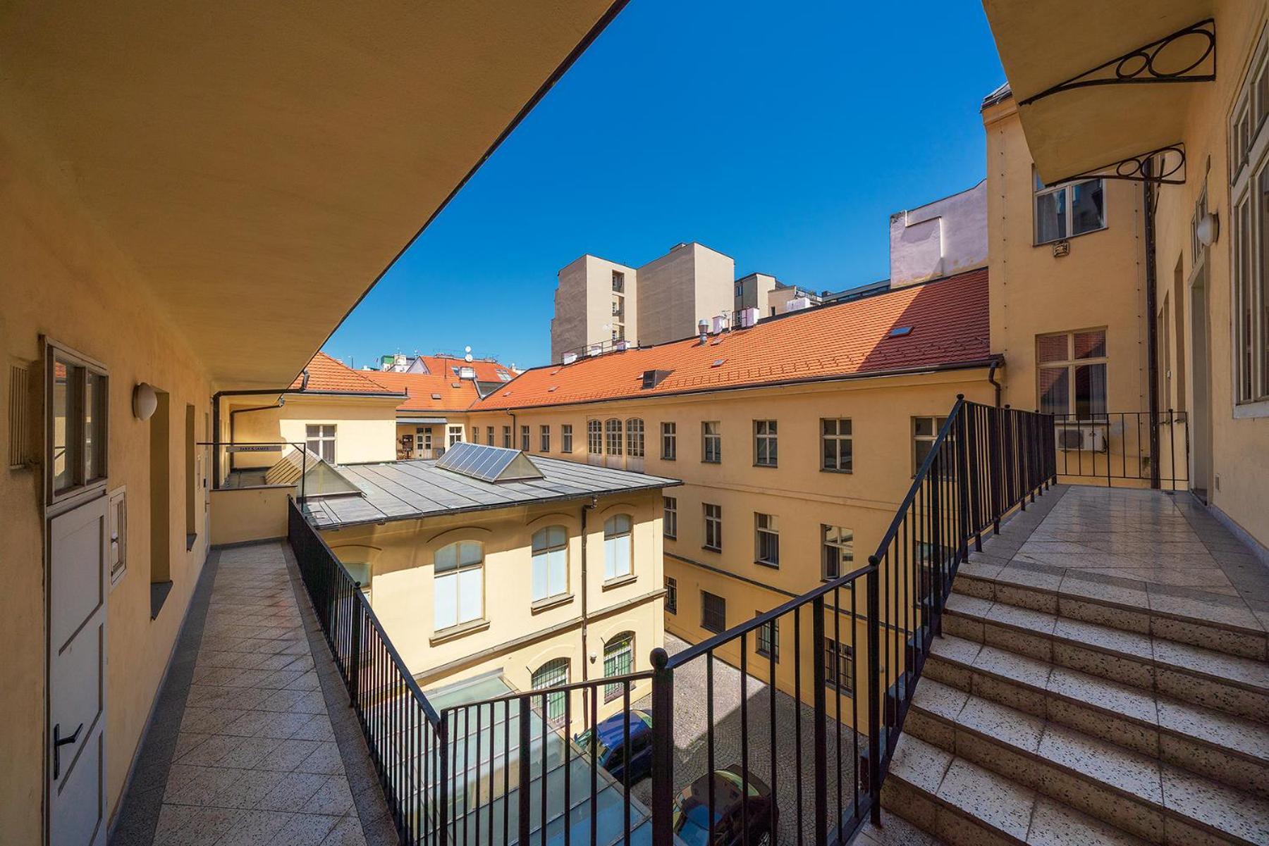 Quiet City Center Apartment In Hip & Foodie Area Praha Eksteriør bilde